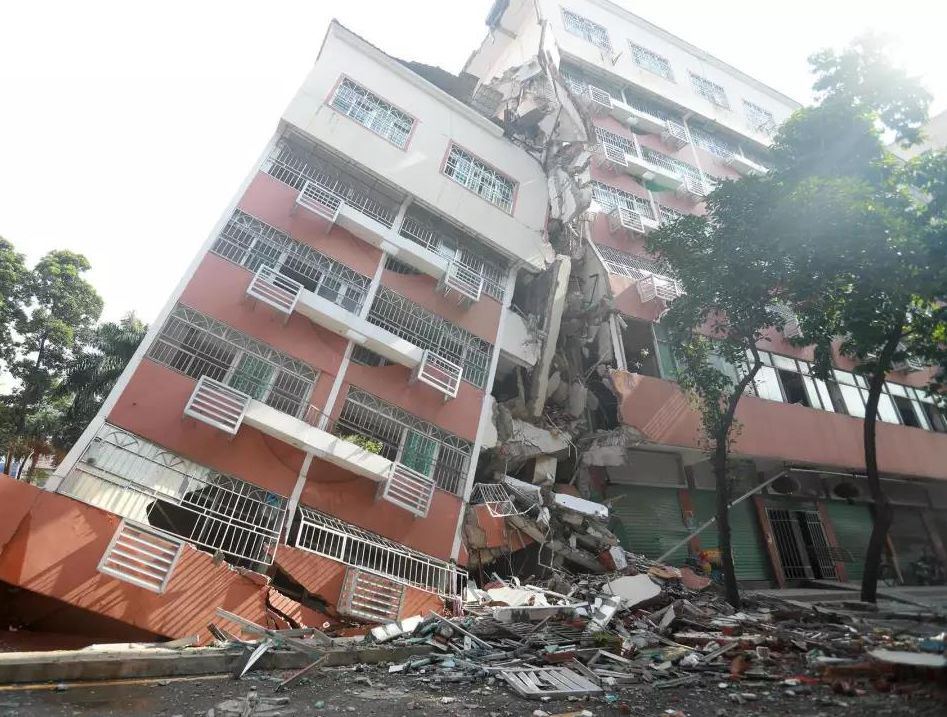 深圳一居民樓傾斜坍塌，現(xiàn)場(chǎng)觸目驚心！ 