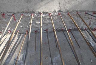 老師傅透露：植筋膠加固，為什么要一邊旋轉(zhuǎn)一邊植入鋼筋？